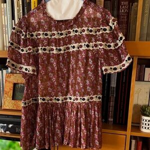 Chic Floral Blouse in Burgundy and Cream